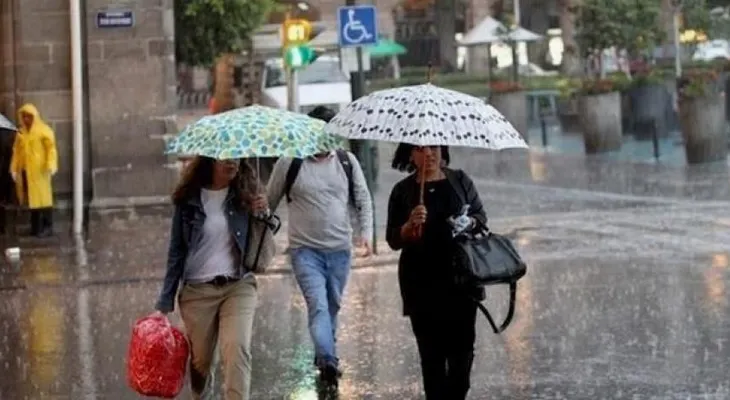 Indomet: débil vaguada y efectos locales provocarán aguaceros este lunes en varias provincias