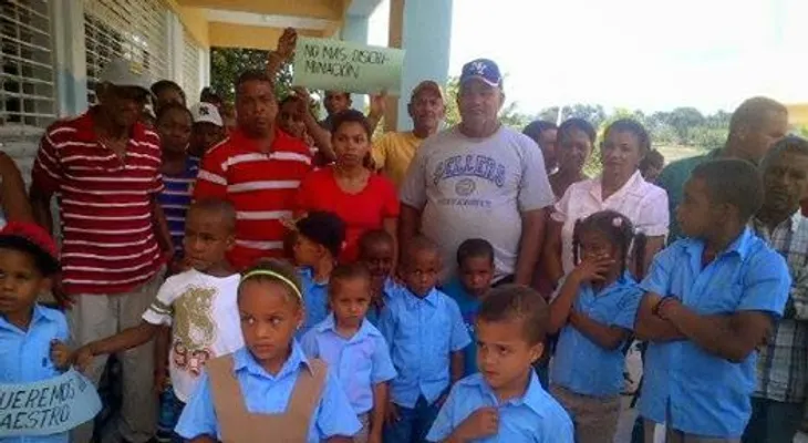 Por falta de maestro, cierran aula en escuela de Dajabón