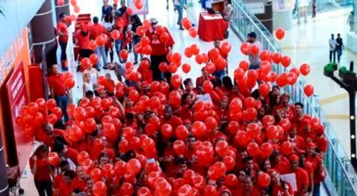 Colectan sangre en actividad por el Día de Donantes de Sangre