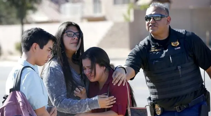 Dos niñas mueren baleadas en escuela de Arizona