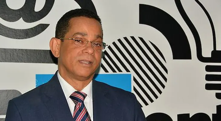 Senador Vargas propone eliminar subsidios a ricos y a pobres, y cerrar 20 entidades estatales 55