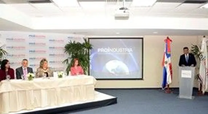 Viceministro MIC resalta compromiso de convertir sector manufacturero en principal motor de generación de empleos