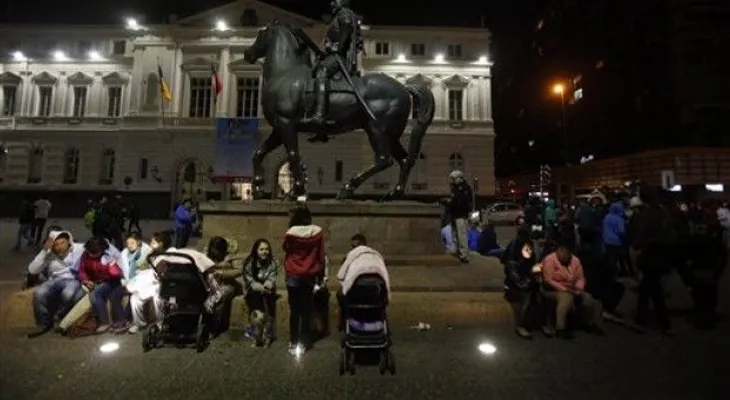 Pánico en Chile tras terremoto 8,3; decretan alerta de tsunami y preparan evacuaciones