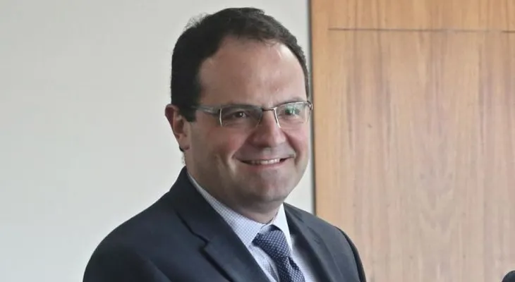 Brasil recorta presupuesto en medio de una recesión