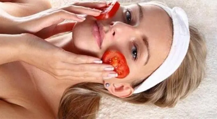 Mascarilla de tomate para limpiar profundamente el rostro