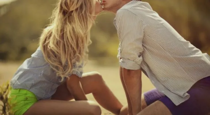 Observa lo que ocurre a tu cuerpo cuando recibes un beso francés