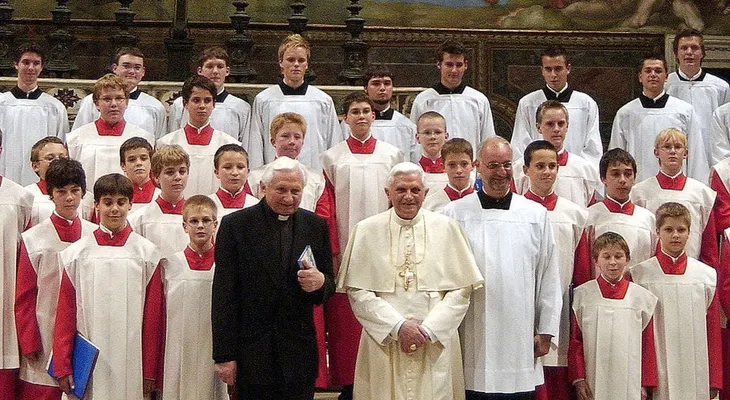 Conmoción en Alemania: más de 500 niños del coro católico dirigido por el hermano de Benedicto XVI sufrieron abusos