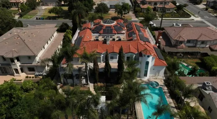 Pareja de California arrestada por abuso infantil en investigación de gestación subrogada con 21 niños