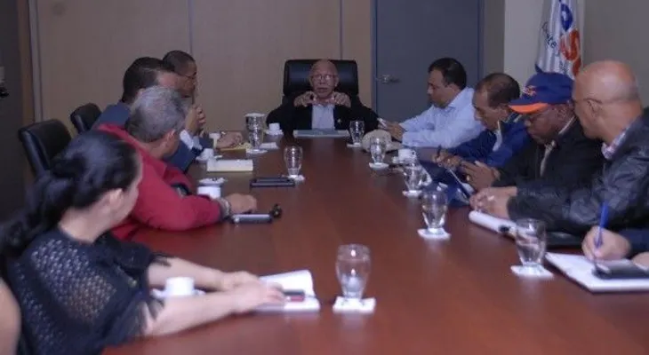 Rubén Montás dispone medidas de contingencia en Edesur por tormenta Érika
