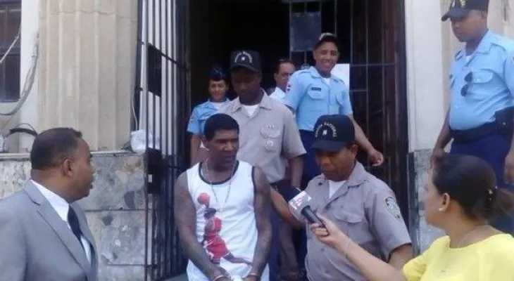 Trasladan a Omega a la cárcel La Victoria