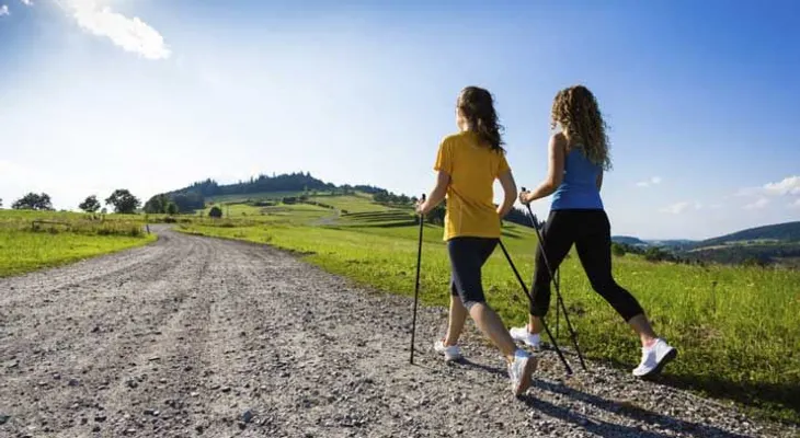 Mi doctor me dijo: caminé descalzo 30 minutos diarios; volví en 90 días y esto increíble ocurrió