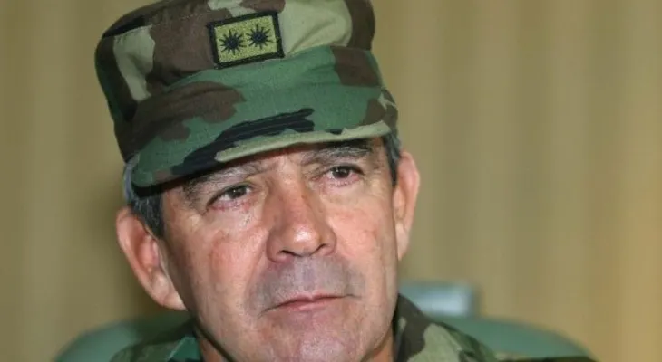 Citan a exjefe del ejército de Colombia por ejecuciones