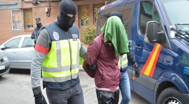 España asesta golpe a ISIS; detiene a dos reclutadores de terroristas