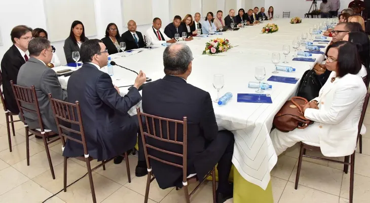 Andrés Navarro aboga por una nueva institucionalidad que contribuya a mejorar los aprendizajes de estudiantes