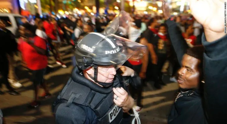Muere una persona durante segunda noche de protestas en Charlotte