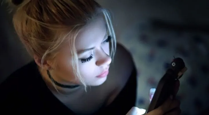 ¿Cómo proteger nuestra vista de los celulares? 