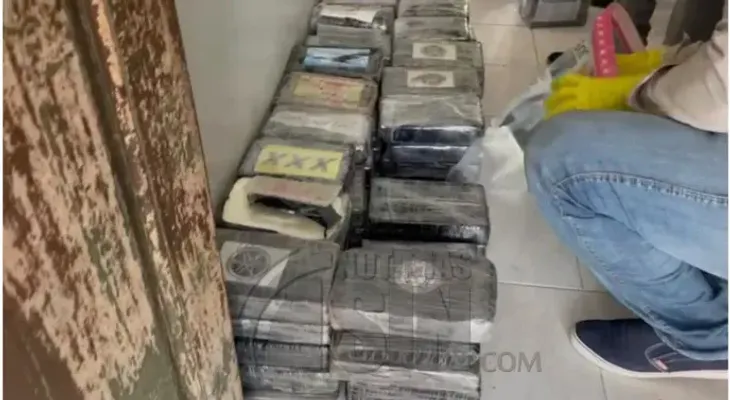 DNCD y MP ocupan 97 paquetes de presumiblemente de cocaína y apresan a dos hombres