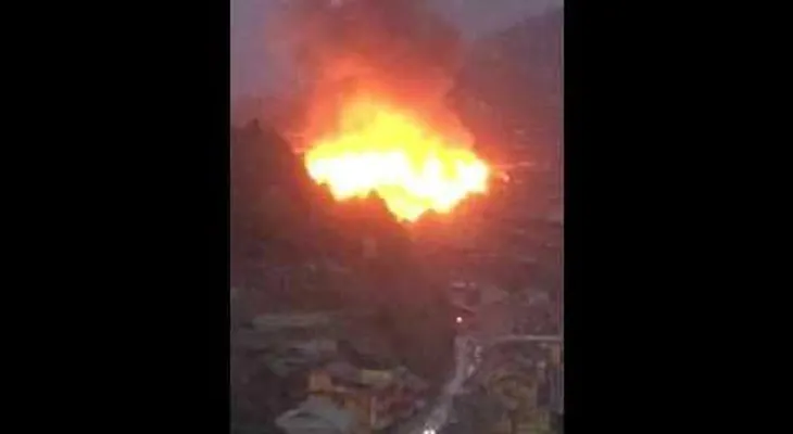 Masivo incendio arrasa varias viviendas en China (VIDEO)
