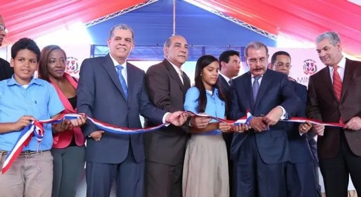 Danilo Medina entrega 4 escuelas en Espaillat y La Vega