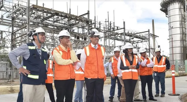 CDEEE visita nueva planta ciclo combinado de AES