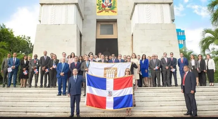 Gobernador Valdez Albizu defiende a los que menos ganan; ratifica necesidad de aumentar salarios