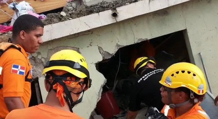 Defensa Civil cree hay dos personas atrapadas por explosión de planta de gas