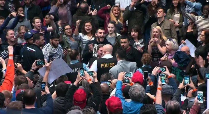 Posponen un evento de Trump en Chicago por motivos de seguridad