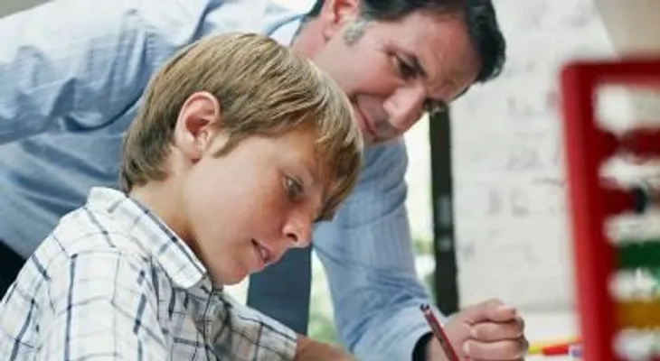 Tener expectativas académicas muy altas para los hijos puede dañar a estos