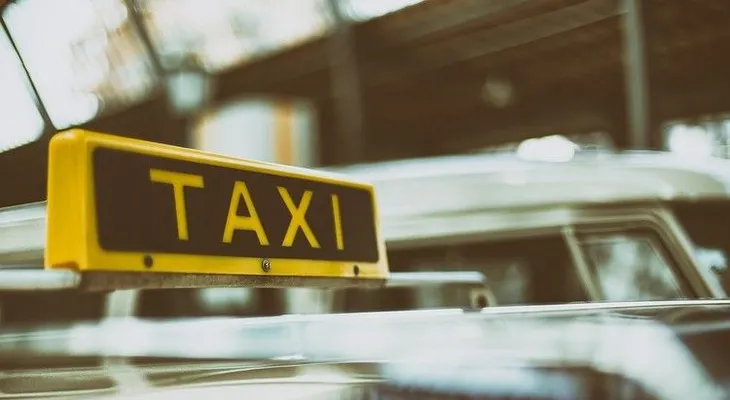 Actriz mexicana Alejandra Procuna se queda sin trabajo y se dedica a taxista