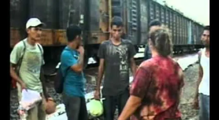 Las Patronas: 20 años de entrega a los migrantes indocumentados (Video)