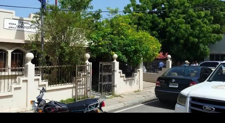 Imponen medidas cautelares a menores implicados en violación de niño en Montecristi