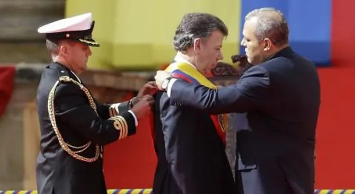 Santos jura por segunda vez como presidente