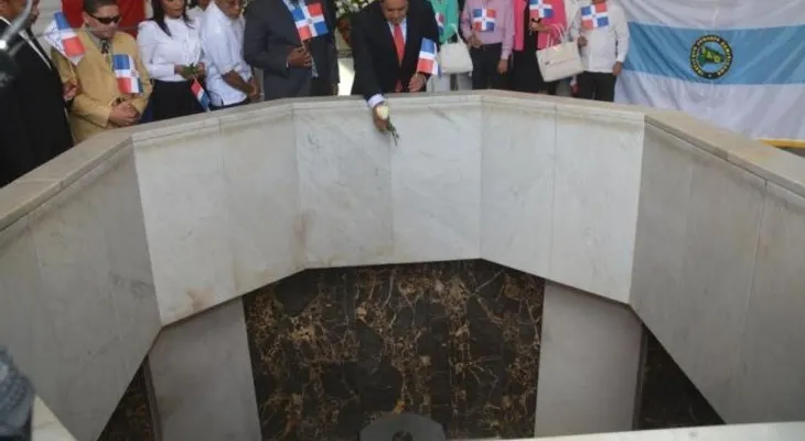 Instituto Agrario Dominicano deposita ofrenda floral en el Altar de la Patria