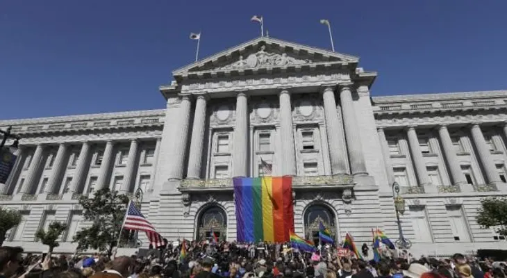 Desfiles de Orgullo Gay, históricos tras fallo del Supremo