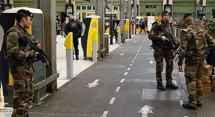 Francia reforzará la presencia de fuerzas de seguridad en todo el país