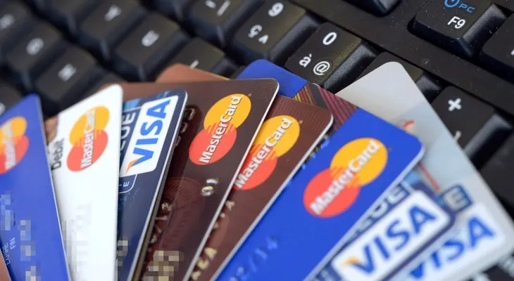 Del campo al cajero: tarjetas bancarias hechas de maíz