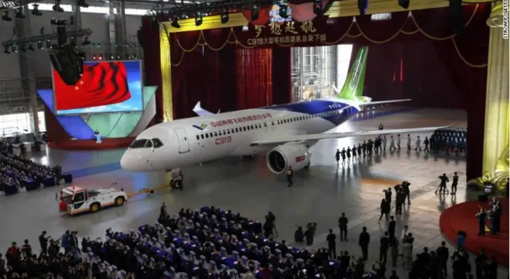 China desafía a Airbus y Boeing con un mega avión de pasajeros de fabricación local