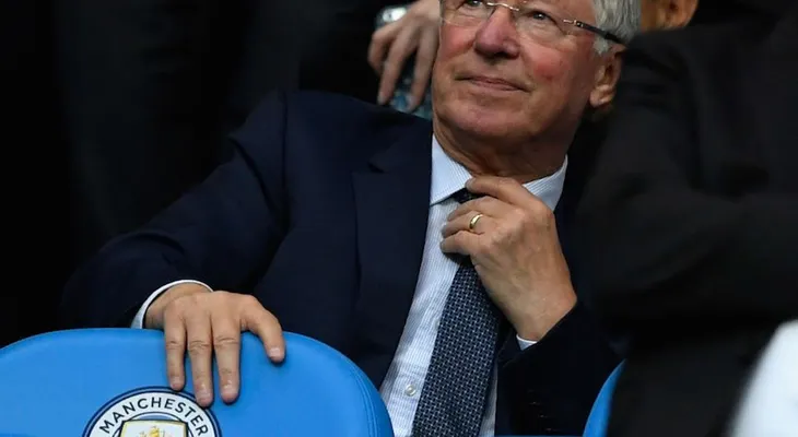 Sir Alex Ferguson, exentrenador del Manchester United, operado por hemorragia cerebral