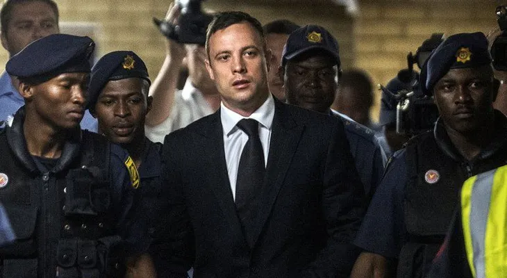 5 años de cárcel a Pistorius por matar a su novia 