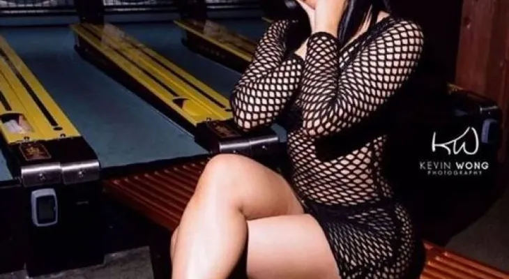 Cardi B sube la temperatura con foto frente al espejo sin sostén