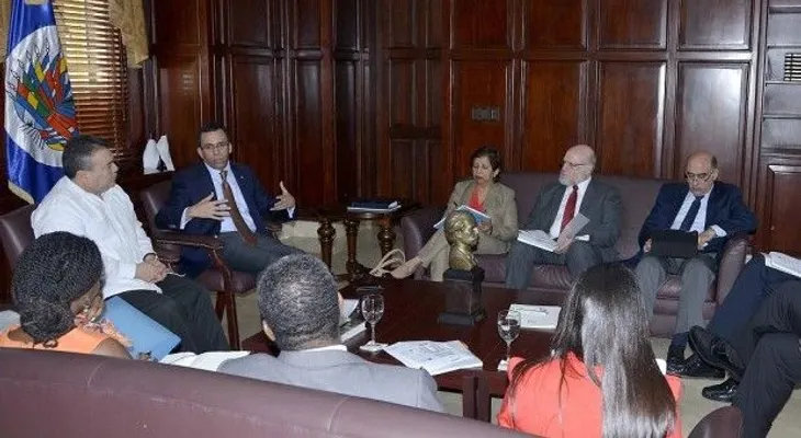 Canciller Navarro y comisión de la OEA tratan Asamblea a realizarse en RD
