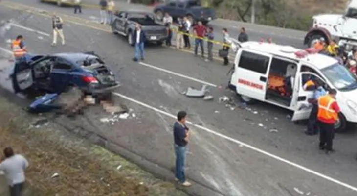 Ambulancia que traía cadáver a Baní se accidenta y muere el chofer