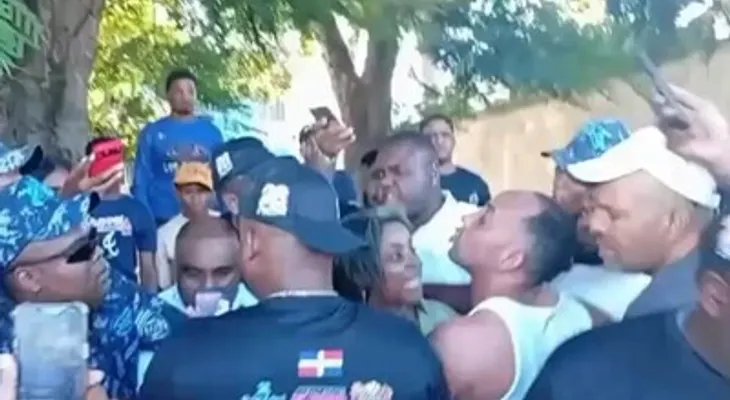 Diputada de Elías Piña es esposada por la Policía durante un intento de apresamiento en Comendador