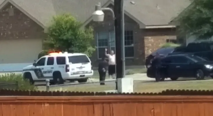 VIDEO capta muerte a tiros de hombre a manos de la policía en Texas