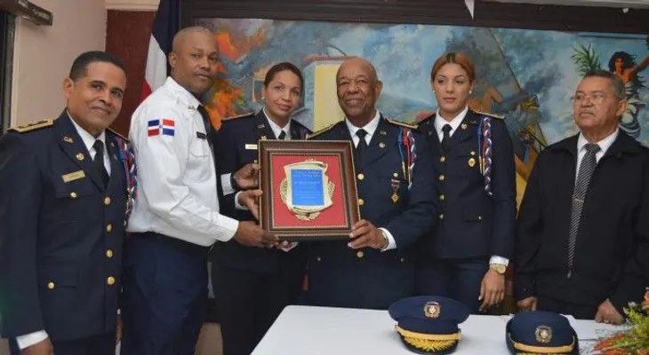 Bomberos de Santo Domingo Norte celebran su día con reconocimientos y ascensos 