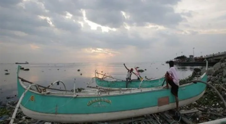 Desaparecen 14 pescadores filipinos en el mar tras chocar con un buque chino