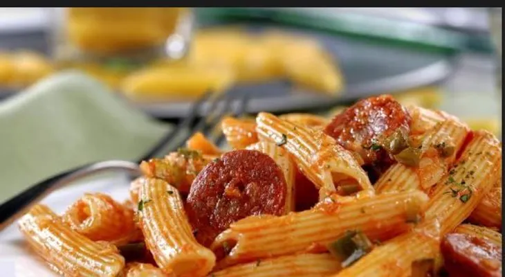 Receta práctica para reinventar el menú diario: Macarrones con chorizo ahumado