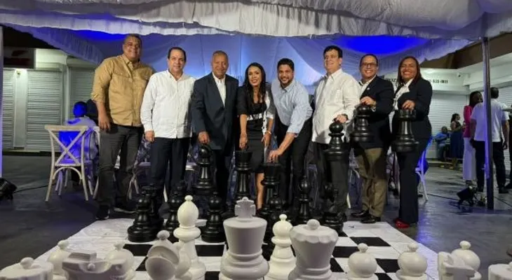 Inauguran en San Cristóbal escuela de ajedrez con 50 becas para niños de escasos recursos