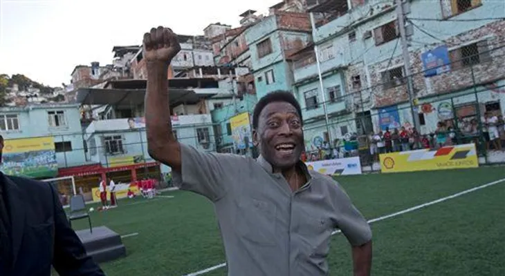 Hospital dice mejora el estado de Pelé