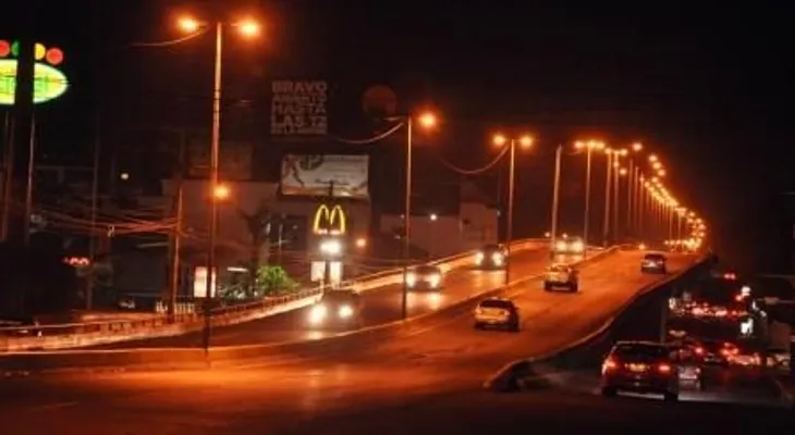 EDENORTE repone alumbrado en elevado avenida Estrella Sadhalá, Santiago